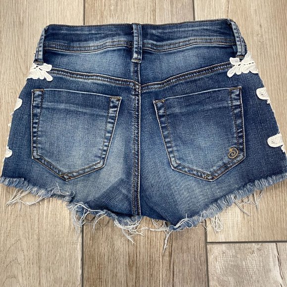 Indigo Rein shorts with lace applique size 0 - Picture 2 of 6